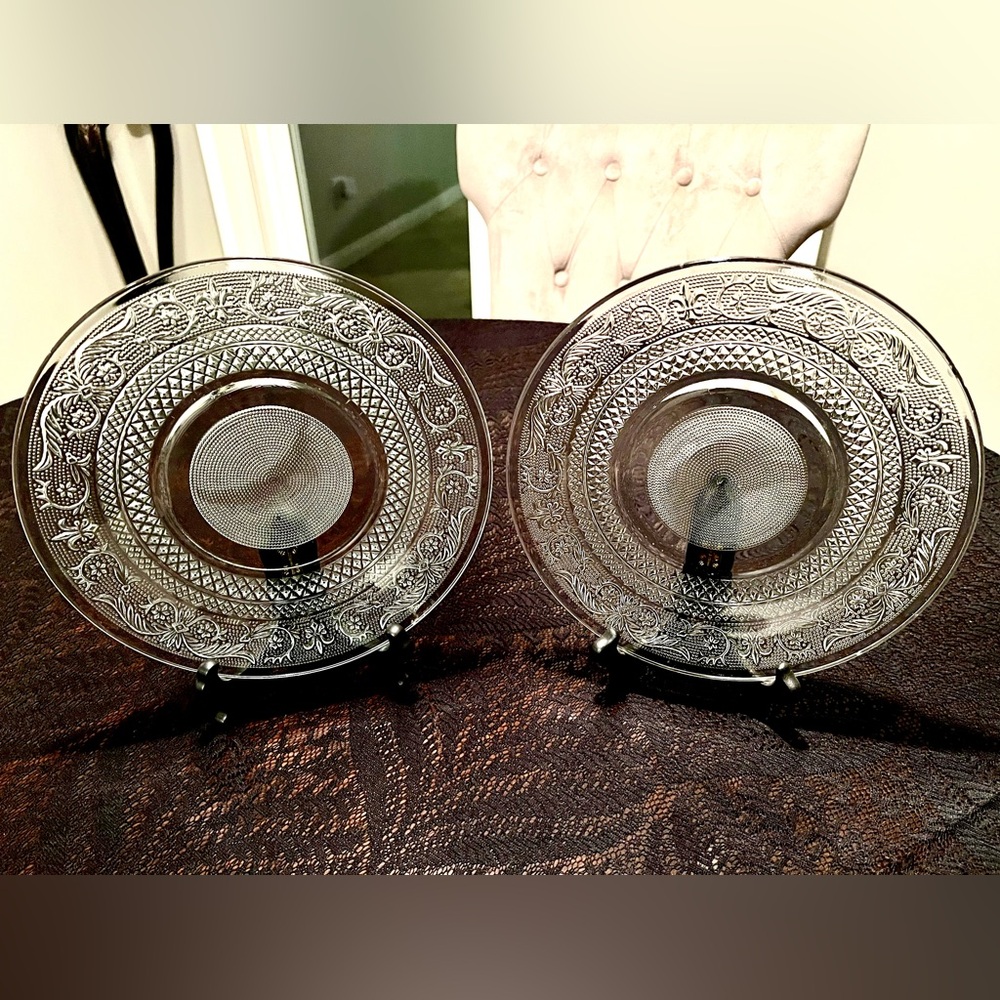 KIG Malaysia Fleur De Lis Trellis Pressed Clear Glass 10" Dinner Plates Set of 2